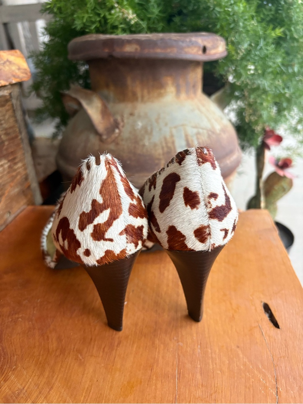 Gianni Bini Brown and White Cowhide Pointed Toe Pumps - Picture 3 of 8